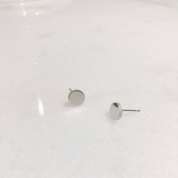 Geometric stud earrings - Picture 3 of 11